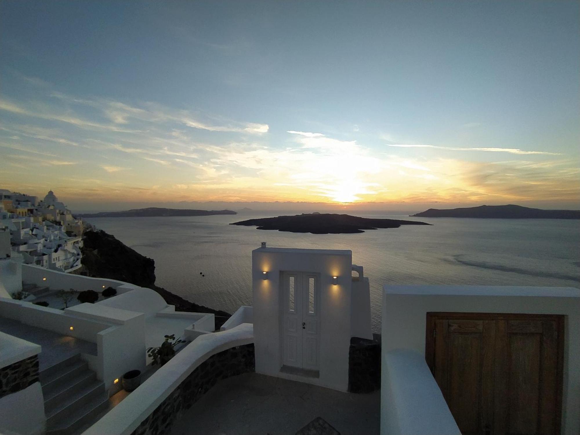 Akron Cliff Suite Fira  Esterno foto