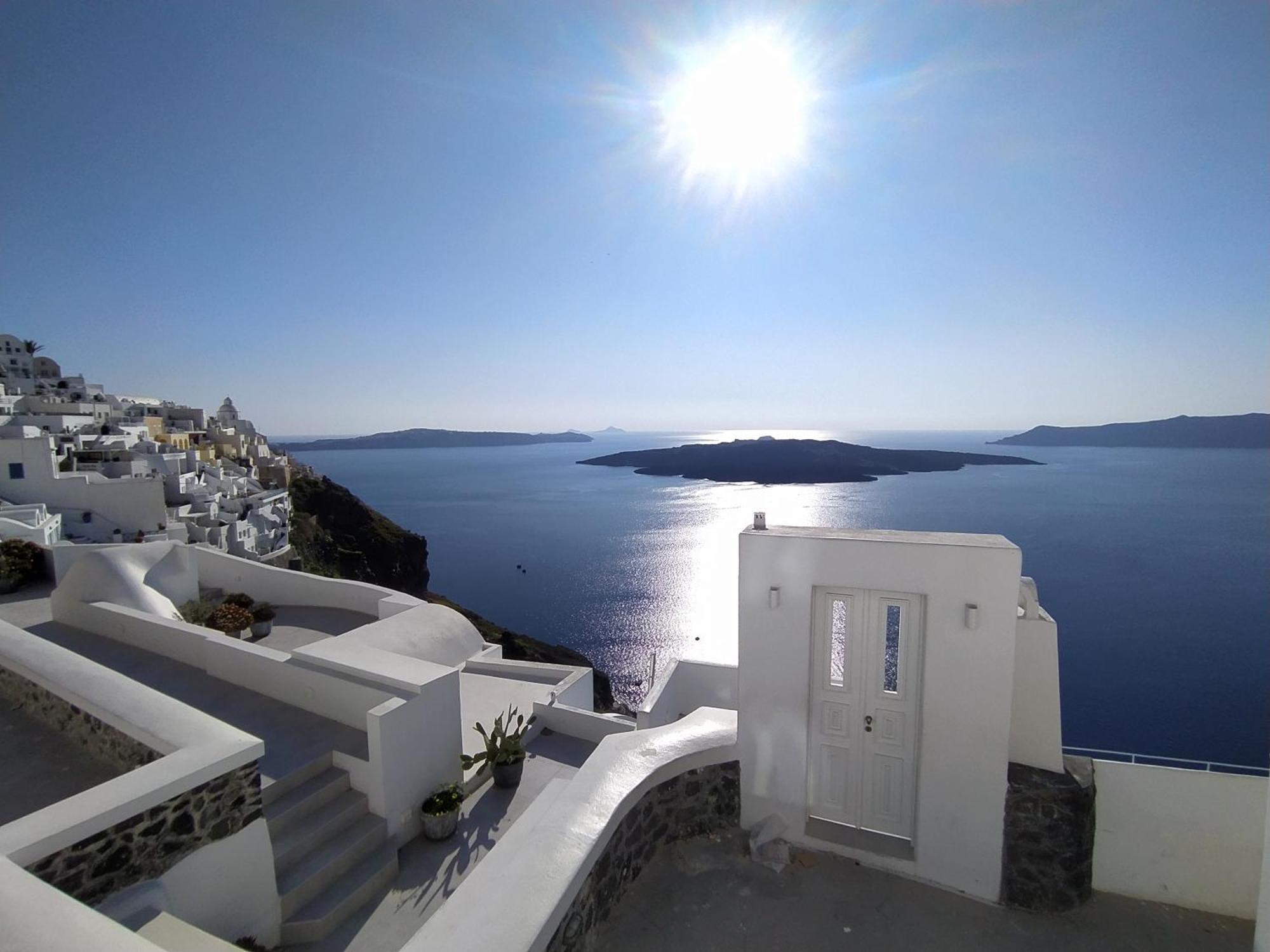 Akron Cliff Suite Fira  Esterno foto