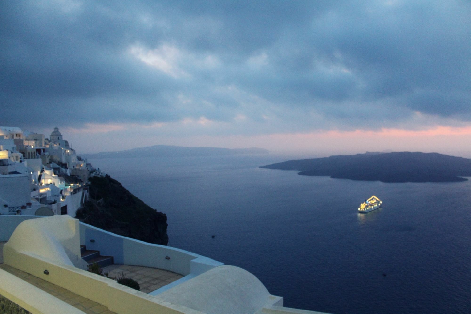 Akron Cliff Suite Fira  Esterno foto